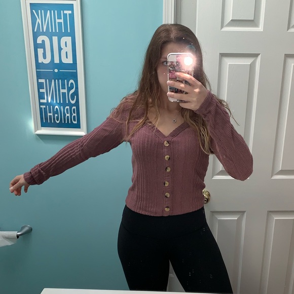 Light pink/purple long sleeve! - Picture 1 of 4